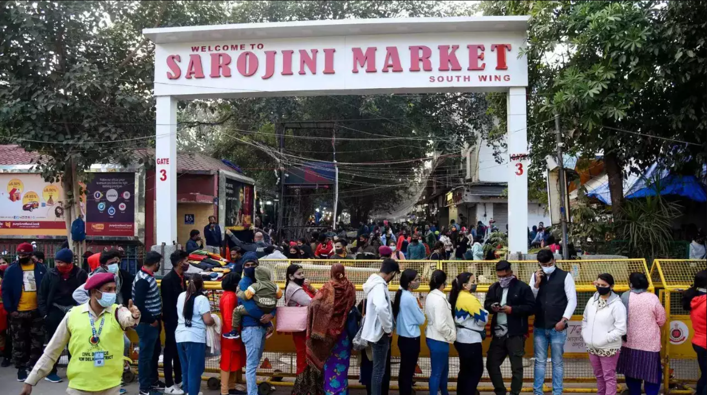 Exploring the Vibrant Sarojini Nagar Market: A Shopper’s Paradise